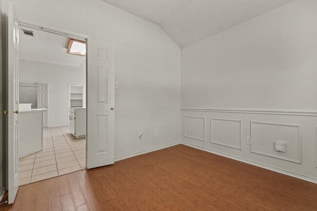 Building Photo - 1306 Woodmont Dr