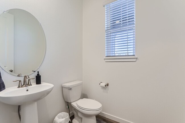 Building Photo - Stunning New Build in Aurora with Sleek Fi...