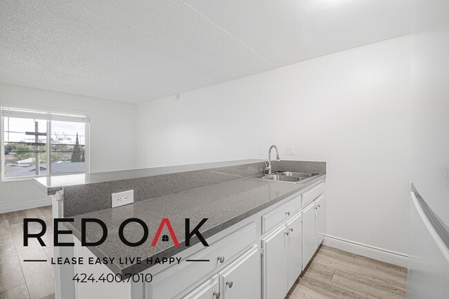 Building Photo - 706 McDonald Ave