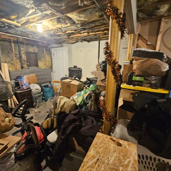 Building Photo - 137B Highrock Rd