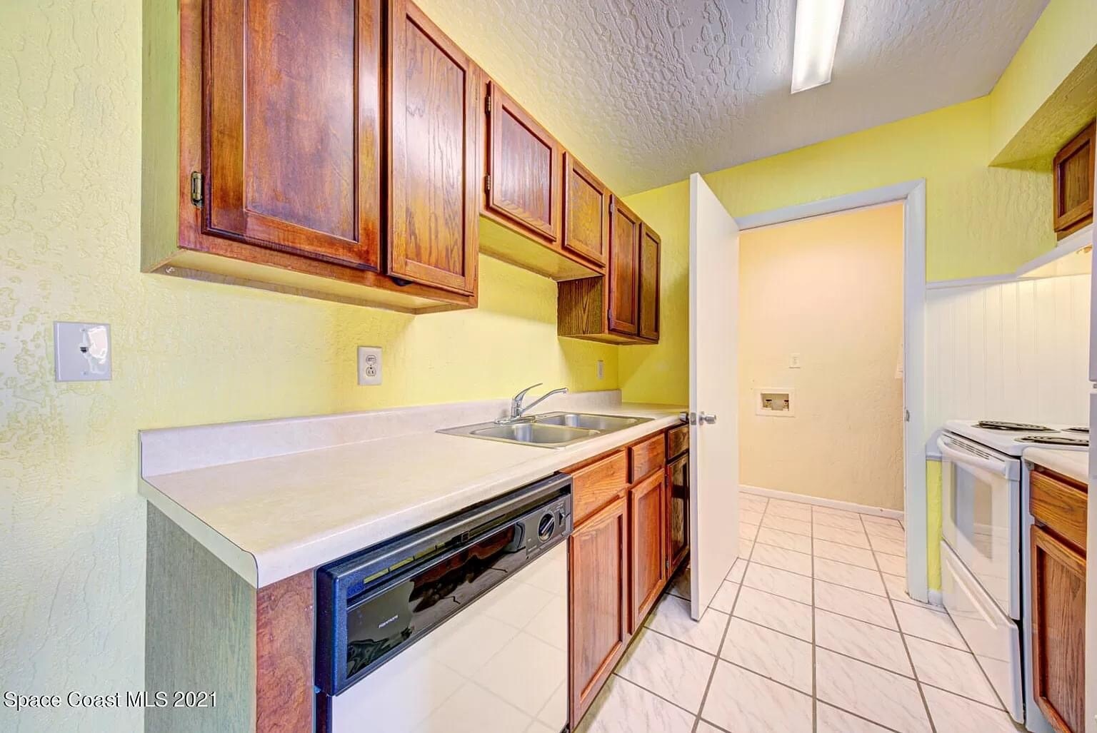 Building Photo - 2190 Forest Knoll Dr NE