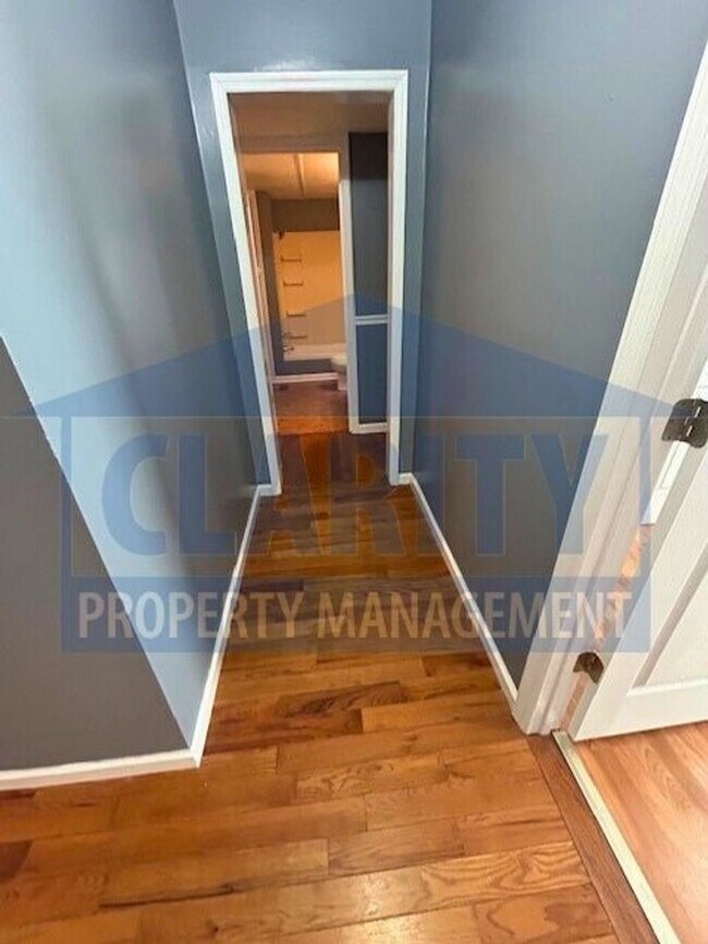 Building Photo - Spacious 3 bedroom, 2 bath home