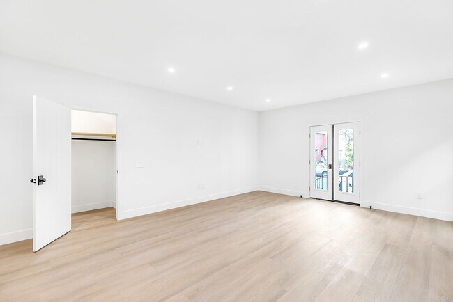 Interior Photo - 1237 Orange Grove Ave