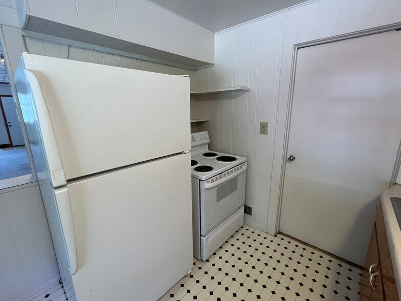 Building Photo - 6505 10th St SE