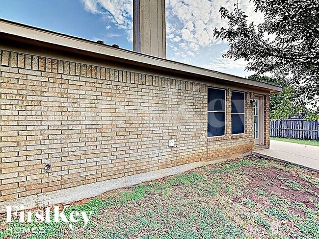 Building Photo - 3955 Cypress Gardens Dr