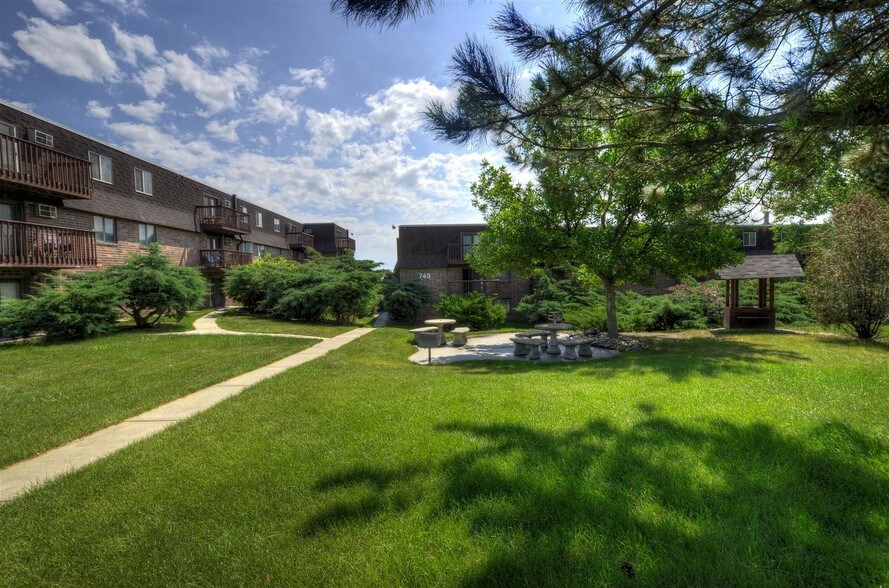 LaCrosse Estates Apartment Homes 761 E Anamosa St Rapid City SD 57701