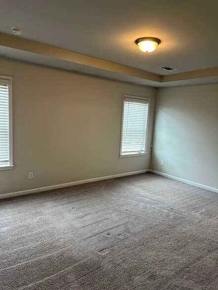 Building Photo - 3040 Regal Crown Dr