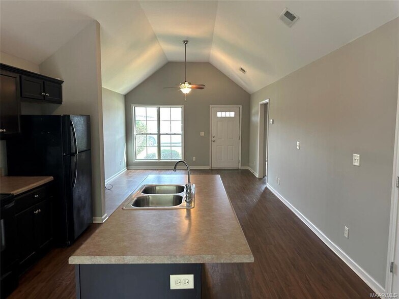 Building Photo - 6320 Burbank Crossing Loop