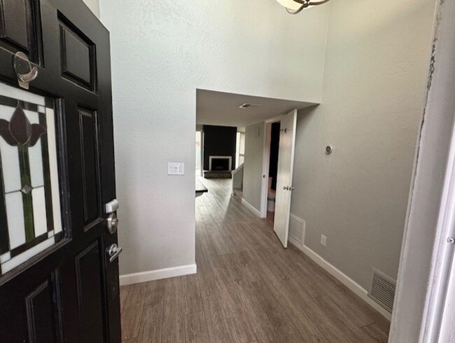 Building Photo - Central Avenue 3 Bedroom 2.5 Bathroom FOR ...