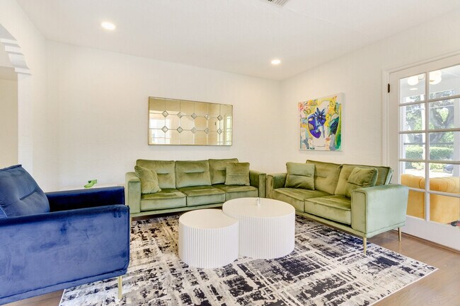 Building Photo - 15 S Lawsona Blvd