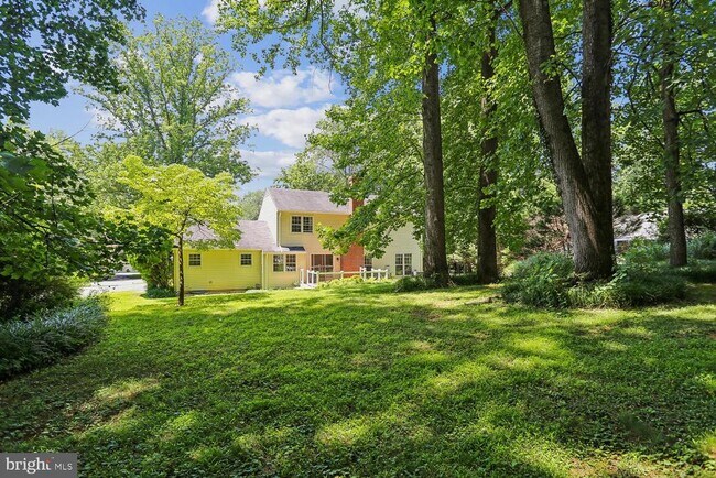 Building Photo - 903 Ridge Dr