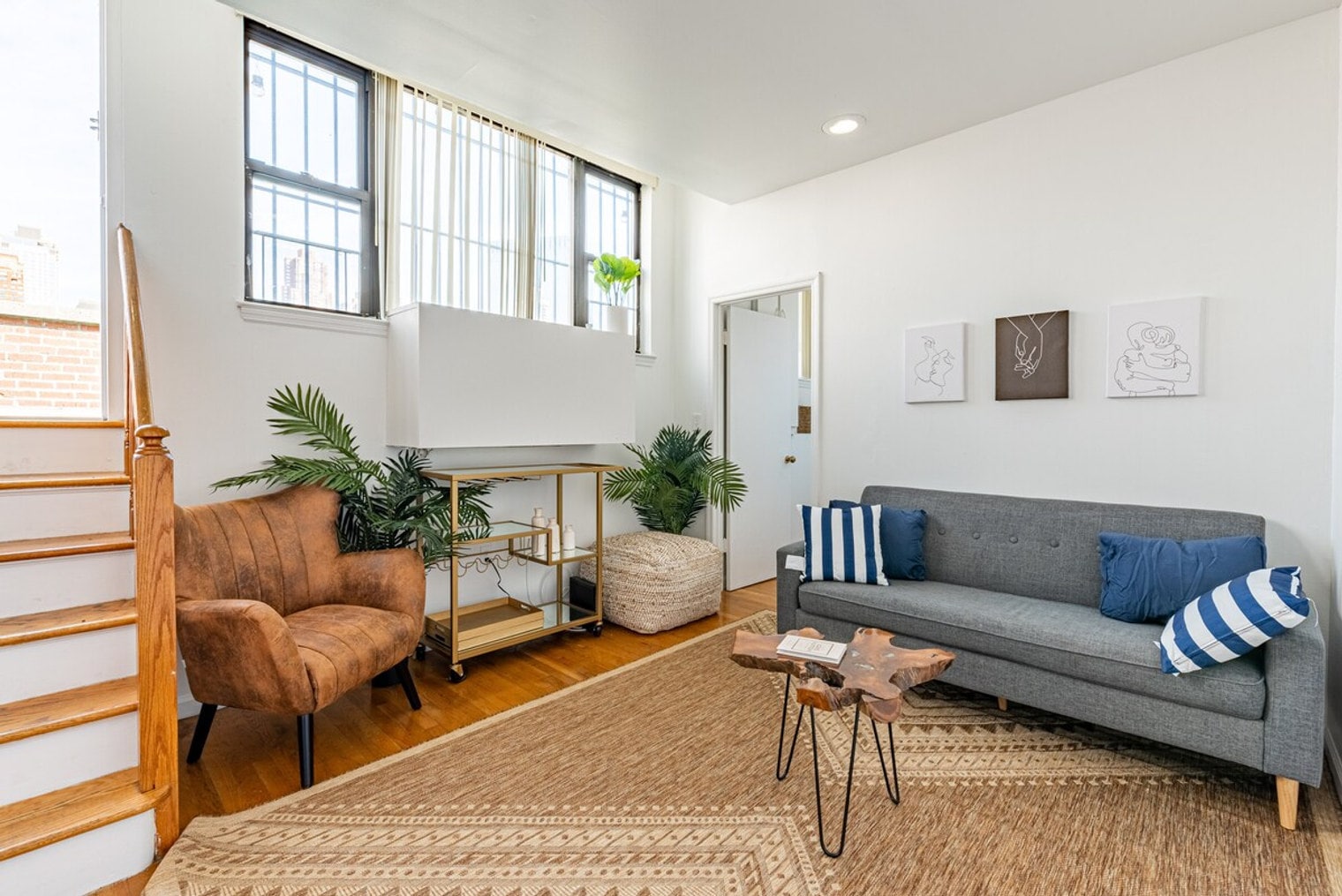 Building Photo - 735 10th Ave