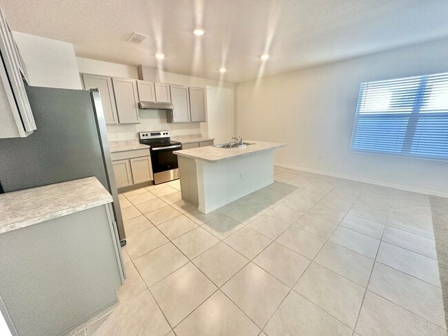 Building Photo - Deltona - 3 Bedroom, 2 Bathroom - $1,895.00