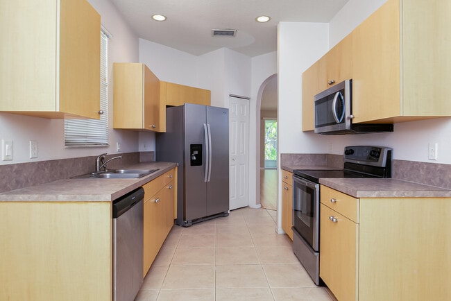 Building Photo - 309 SW Tomoka Springs Dr