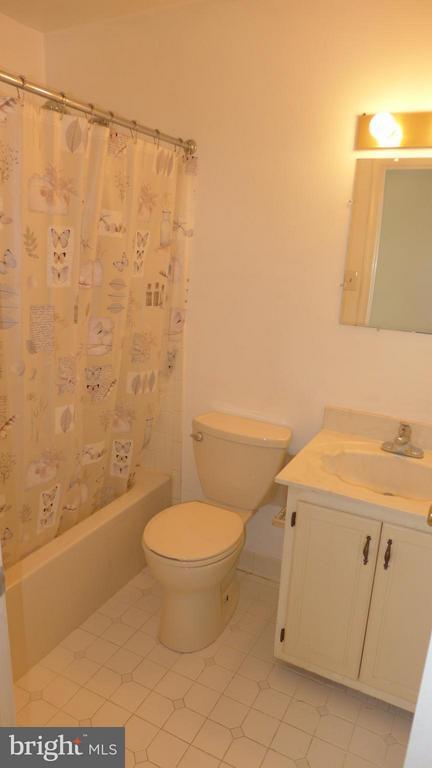 Building Photo - 23 Valley Crossing Cir