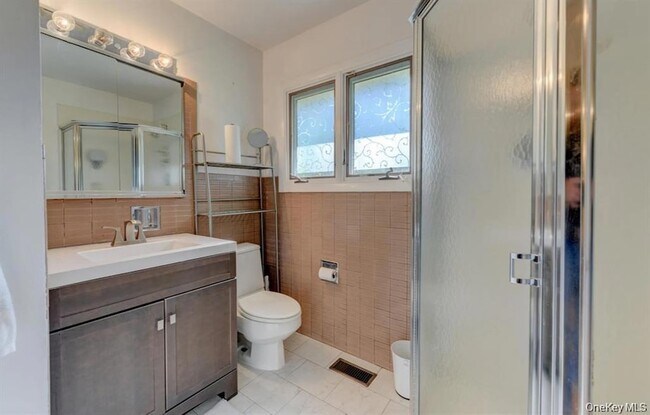 Building Photo - 20 Cherry Ln