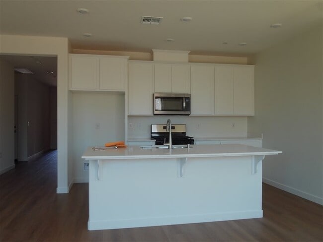 Building Photo - 1348 Kensington Dr