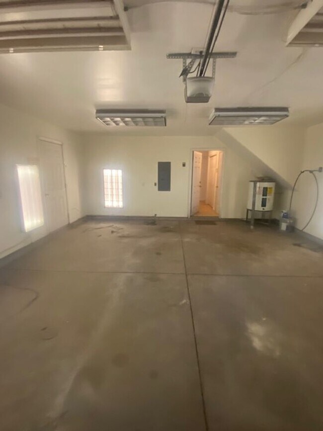 Building Photo - Spacious 3-Bedroom Home with Loft & Large Backyard!