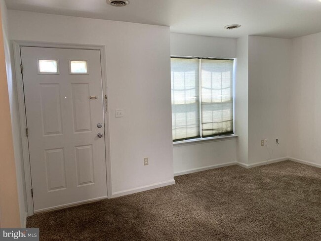 Building Photo - 616 W Martin St