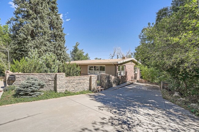 Building Photo - 860 Willowbrook Rd