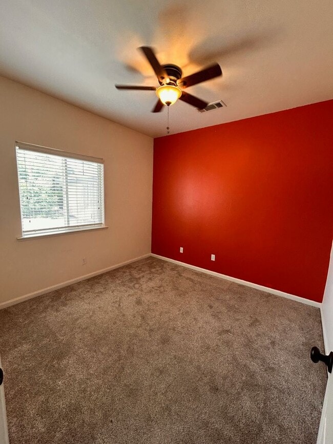 Building Photo - Nice house for rent in Farmersville
