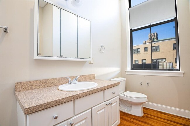 Building Photo - 775 Potters Ave