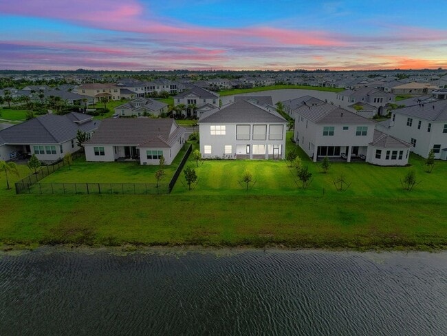 Building Photo - 15030 Wildwood Cir