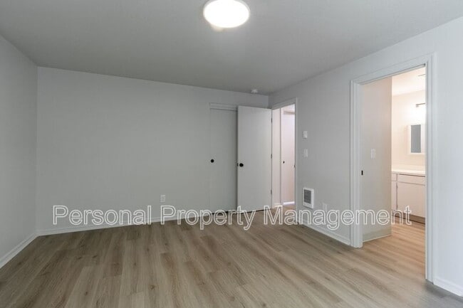 Building Photo - 863 14th St