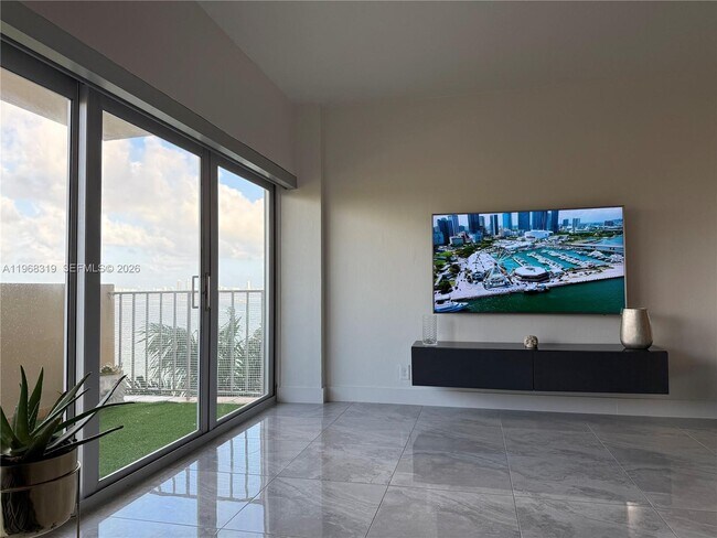 Building Photo - 880 NE 69th St