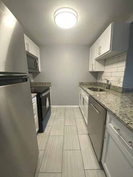 Primary Photo - 104 Peterborough St