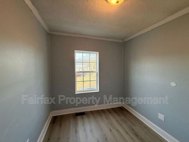 Building Photo - 307 Oneida St