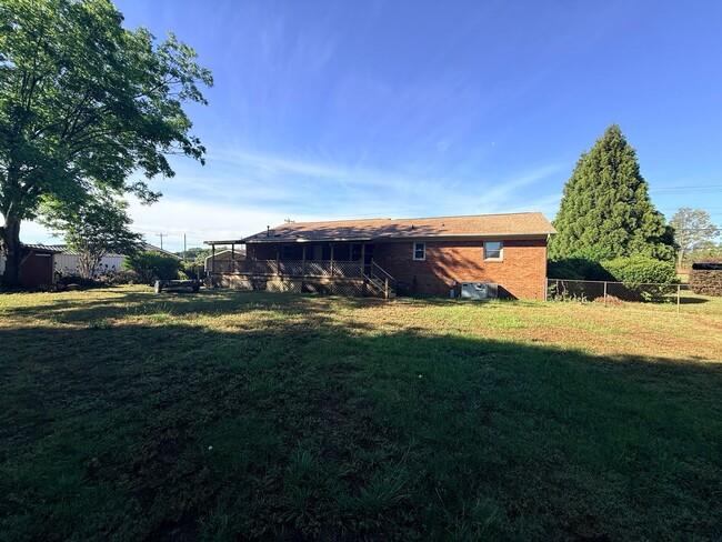 Building Photo - Beautiful Ranch home in Concord