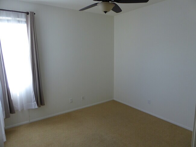 Building Photo - Creekside 3 Bedroom Rental Home in Valencia!