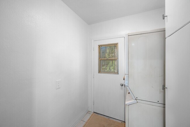 Building Photo - 1429 S Curson Ave