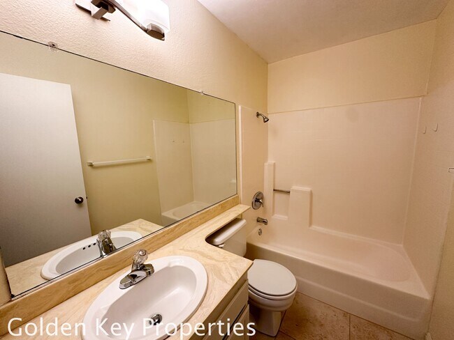 Building Photo - End-unit condo in the Villas of Calavera H...