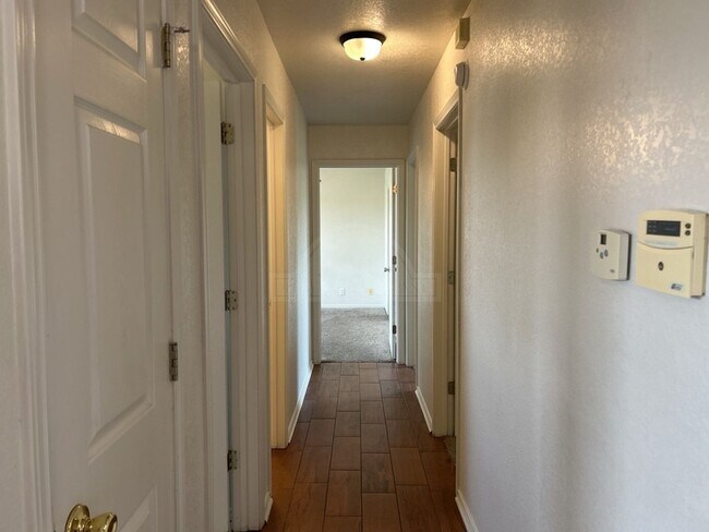 Building Photo - 914 McDaniel Cir