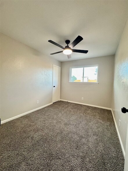 Building Photo - 734 Ticonderoga Dr