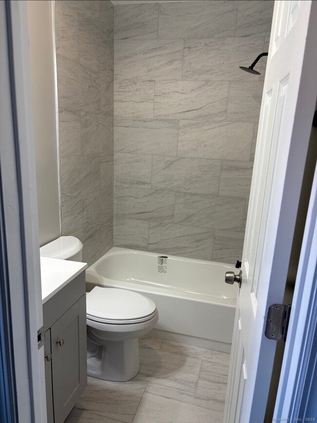 Building Photo - 190 Howard Ave