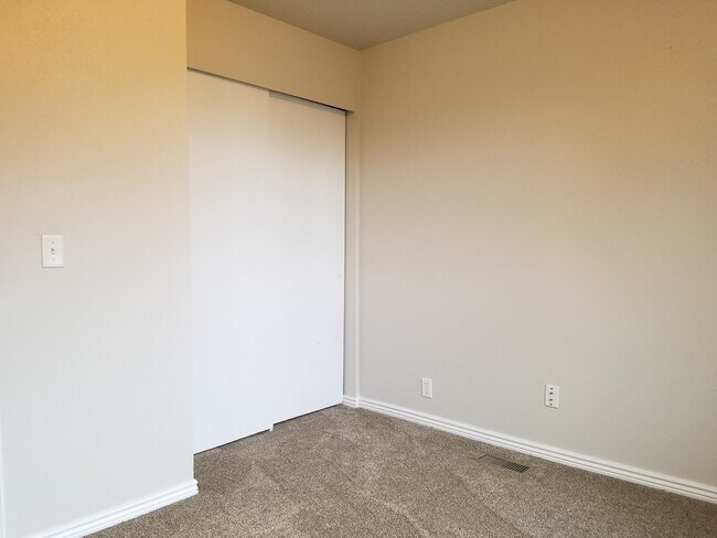 Building Photo - 7942 S Chadbourne Dr