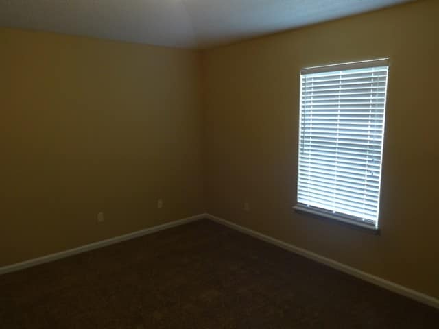 Building Photo - 1730 Hudderfield Cir W