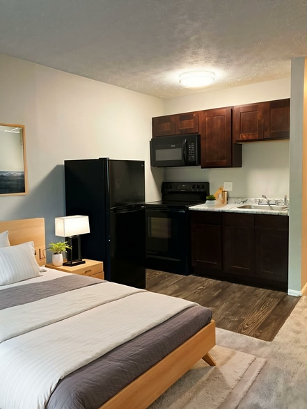 RH - Studio.jpg - Ridge Hill Manor