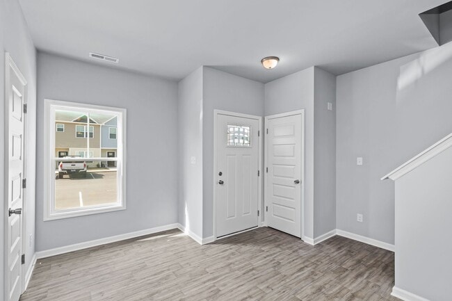 Building Photo - 132 Buckhorn Ave