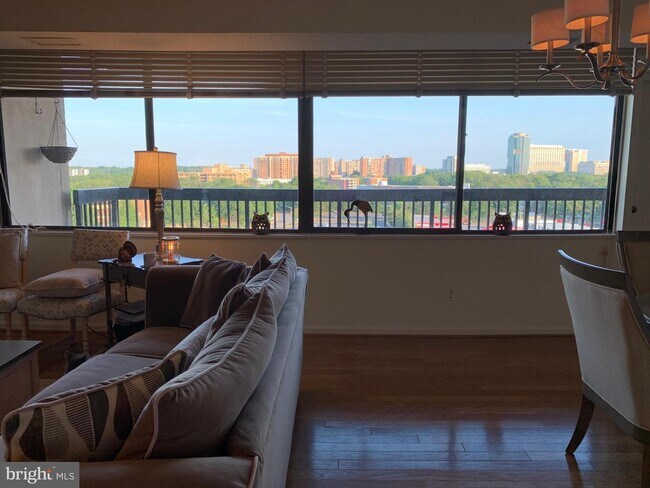 Building Photo - 3713 S George Mason Dr