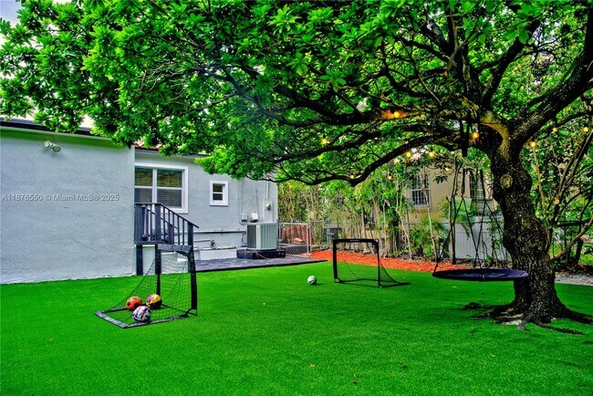 Building Photo - 7 Montilla Ave