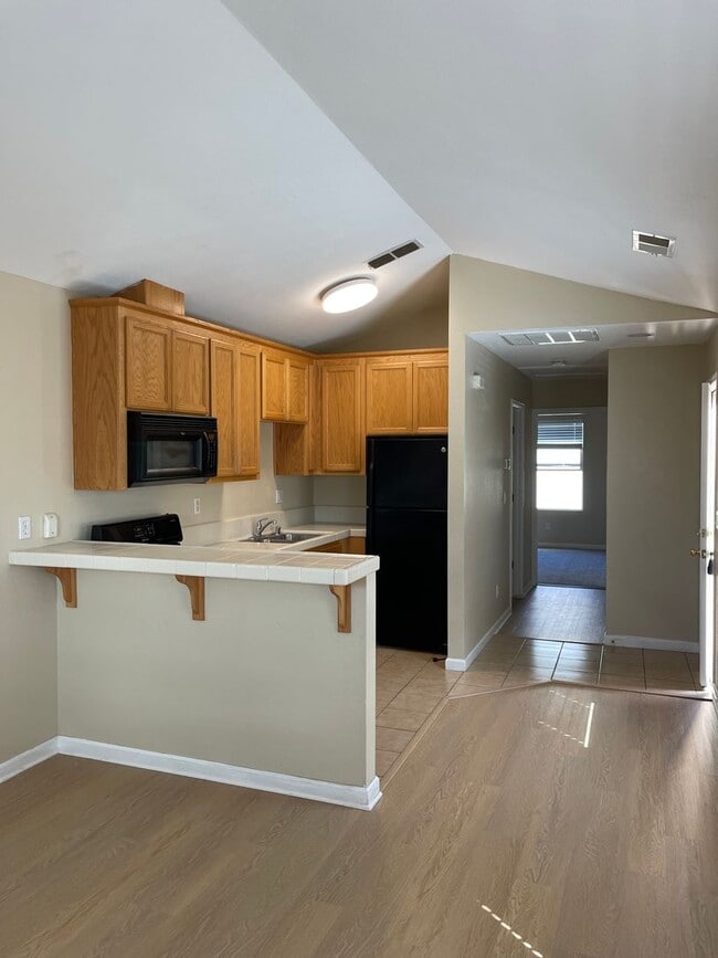 Primary Photo - Adorable 1 bedroom 1 bath, full kitlchen, ...