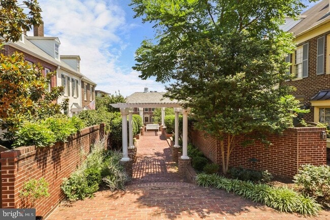 Building Photo - 568 N St Asaph St