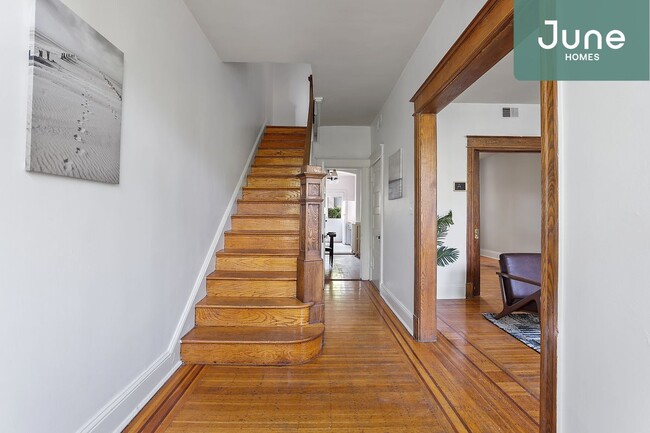 Building Photo - Full room in 4-bed/2.0-bath Home