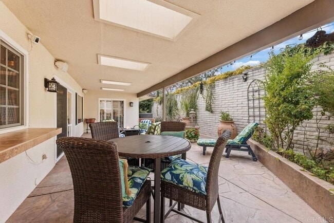 Building Photo - Remodeled 3BR/2BA Condo in the Heart of Ra...