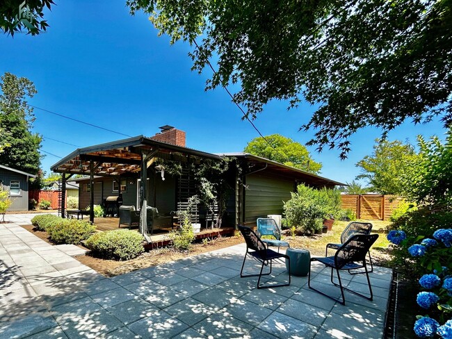 Building Photo - Mid-century Modern Single-family Home for ...