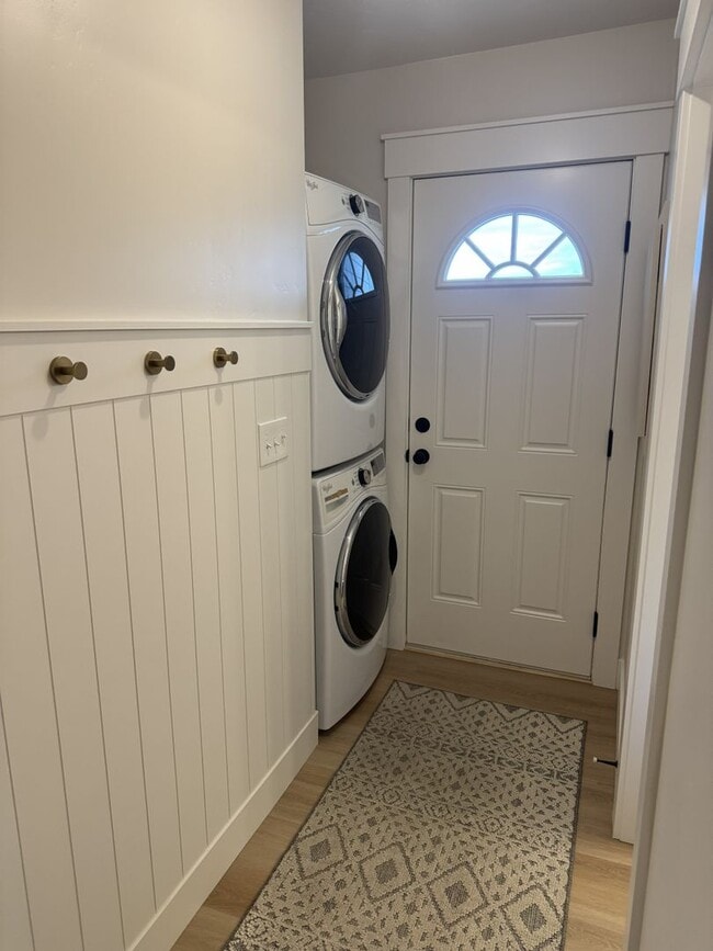 Building Photo - Completely Remodeled 4 Bed, 2 Bath Country Home – 1.5 Acres – Horse & Livestock Friendly!